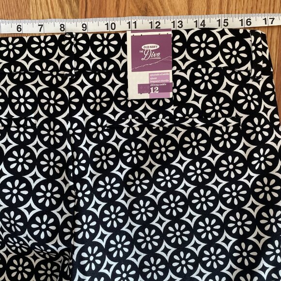 Old Navy The Diva Skinny Ankle Black White Flower Print Stretch Fit Pants 12R - Picture 13 of 15